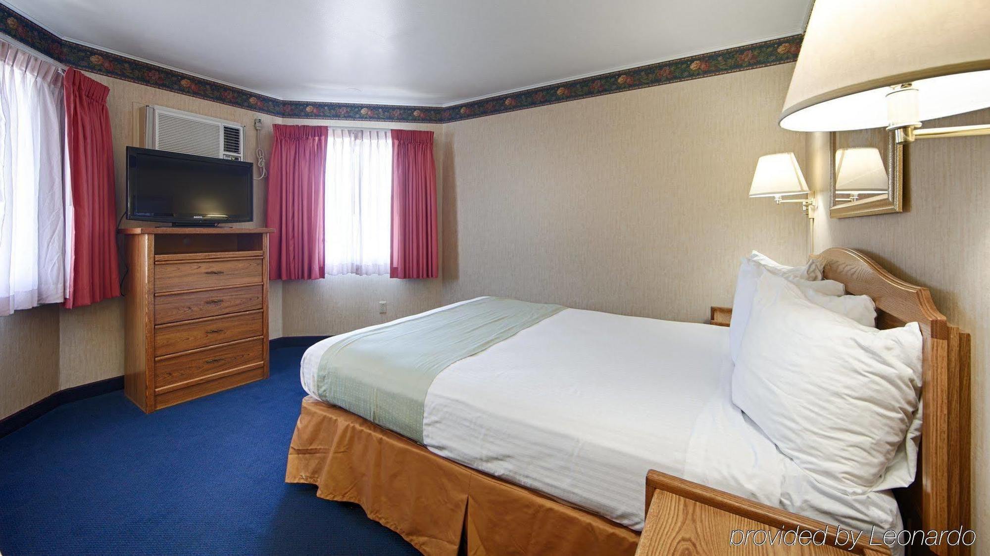 Travelodge By Wyndham Rapid City Exterior photo